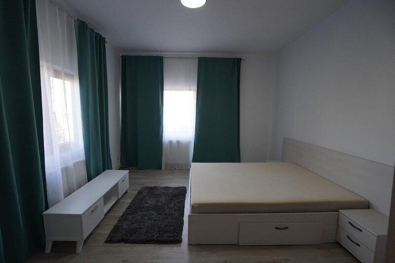 Centru Otopeni, aproape de Aeroport, nou, 3 camere, impecabil.