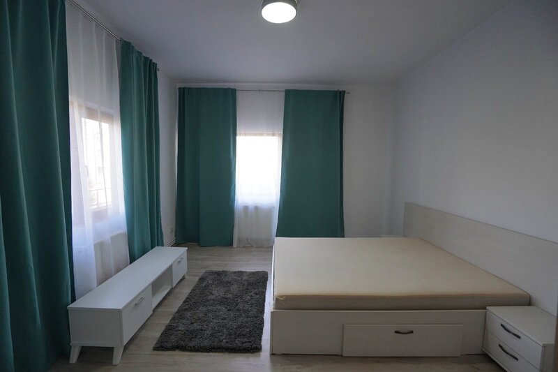 Centru Otopeni, aproape de Aeroport, nou, 3 camere, impecabil.