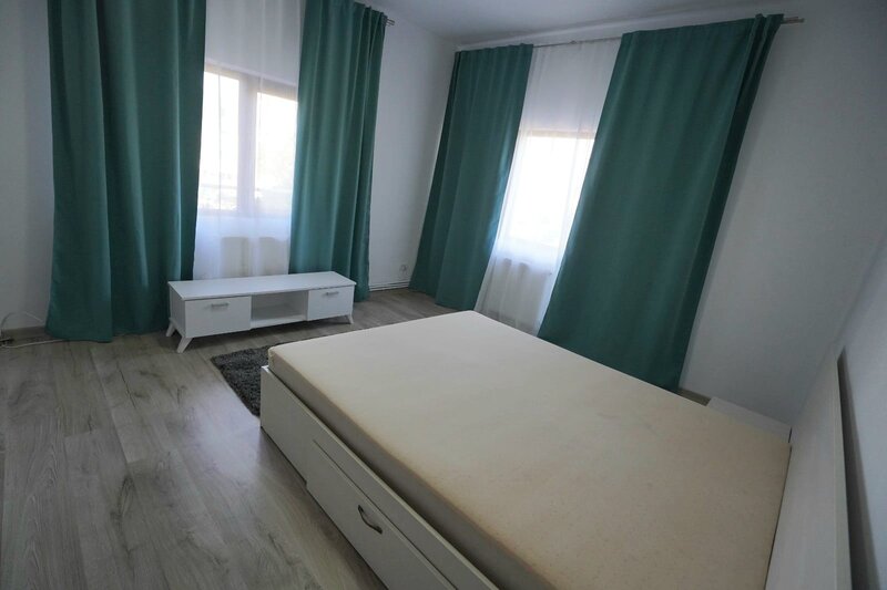 Centru Otopeni, aproape de Aeroport, nou, 3 camere, impecabil.