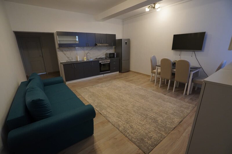 Centru Otopeni, aproape de Aeroport, nou, 3 camere, impecabil.