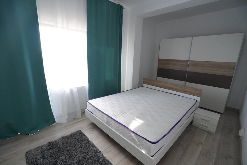 Centru Otopeni, aproape de Aeroport, nou, 3 camere, impecabil.