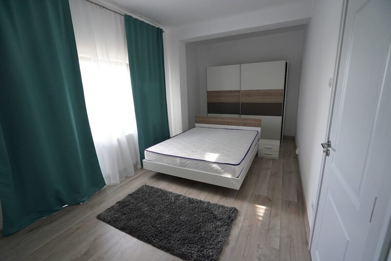 Centru Otopeni, aproape de Aeroport, nou, 3 camere, impecabil.